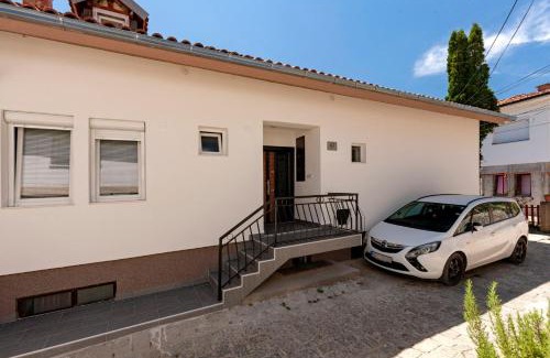 Varosh Apartamento | The Lakeside Haven