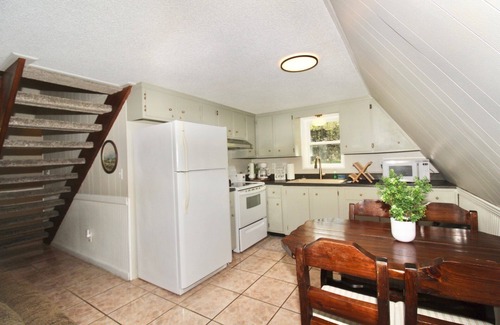 Hardin Casa | The Lakeside Loft- KY Lake Escape - Pirates Cove