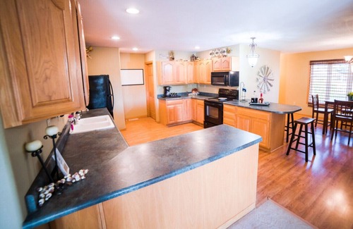 Aberdeen Casa | The Lakeside Retreat