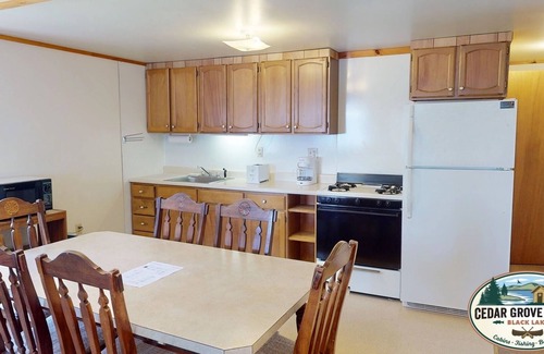 Brier Hill Cabina | The Lakeview at Cedar Grove Camps