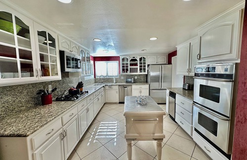 Agua Dulce Casa | The Lakeview House, Pool, Jacuzzi,Game Room,4 bedrooms