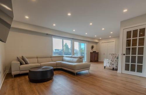 Georgina Villa | The Lakeview Serenity Cottage