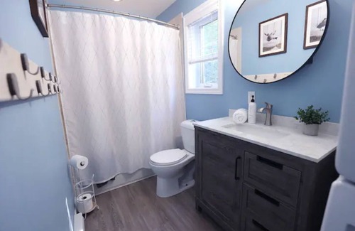Algoma District Cabaña | The Lakeway Cottage