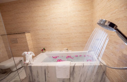 Mathura Hotel | The Lalita Grand