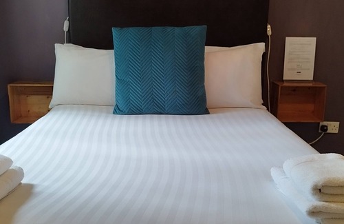 Clifden Hotel | The Lamplight Wines