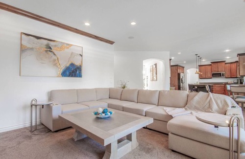 South Jordan Casa | 7-bedroom house, Gaming Center, Hot Tub, 35 min from Ski Resorts