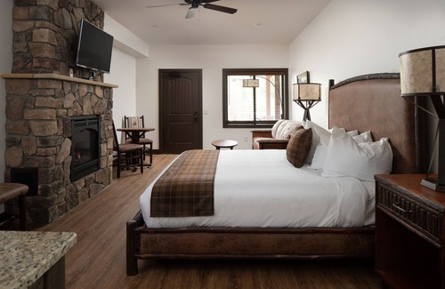 Estes Park Cabina | The Landing at Estes Park - Riverside Retreat