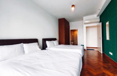 Seri Tanjung Pinang Apartamento | The Landmark by Katana 3BR to 4BR Luxury Seaview Landmark Homestay at Gurney 15-16pax 无敌海景套房