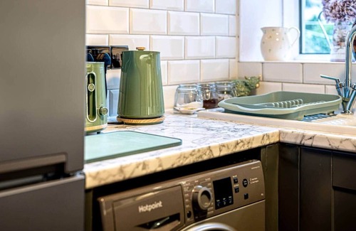 Kirkcaldy Casa | The Lang Toun Bothy - by the Sea & Near Edinburgh