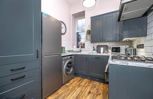 Kirkcaldy Casa | The Lang Toun Bothy - by the Sea & Near Edinburgh