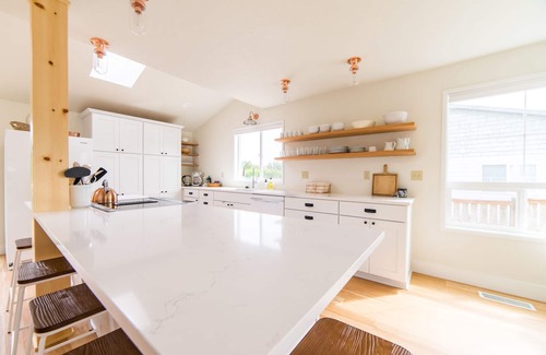 Langley Casa | "The Langley House", a pie del centro, recientemente remodelado, ideal para familias.