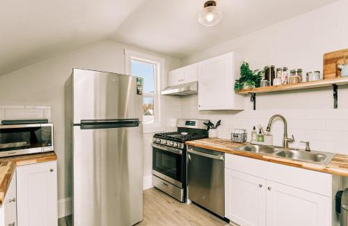 Great Falls Casa | The Larks Nest - A Gem in a Tranquil Neighborhood
