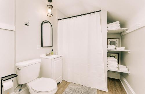 Great Falls Casa | The Larks Nest - A Gem in a Tranquil Neighborhood