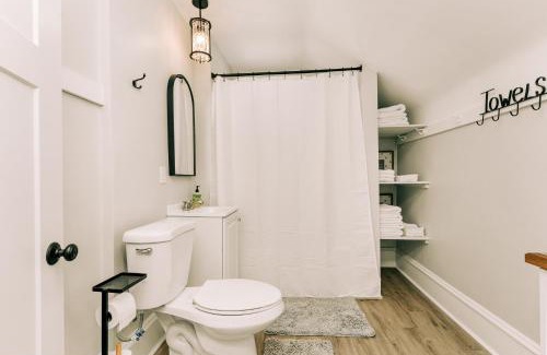 Great Falls Casa | The Larks Nest - A Gem in a Tranquil Neighborhood