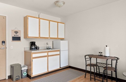 Paradise Apartamento | The Lassen | Spacious & Private 1bdrm in Paradise