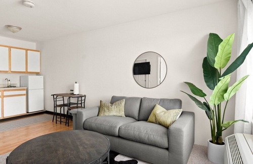 Paradise Apartamento | The Lassen | Spacious & Private 1bdrm in Paradise