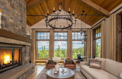 Spanish Peaks Casa | The Last Best Chalet