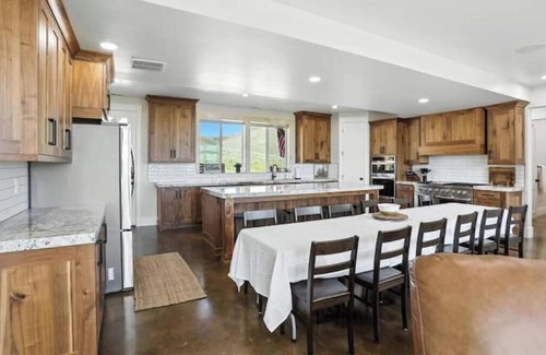 Fish Haven Casa | The Last Frontier - Hot Tub. Basketball Court . Teepee. 20 Acres with Lake Views