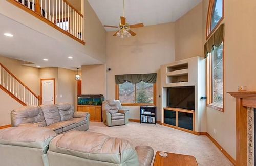 Richmond Hill Corridor Casa | The Last Resort Retreat: 14-acre, 3000 sq. ft. Mountain Home