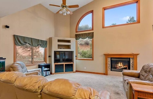 Richmond Hill Corridor Casa | The Last Resort Retreat: 14-acre, 3000 sq. ft. Mountain Home