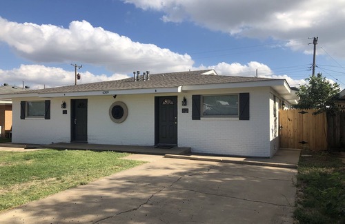 Amarillo Casa | El Lawrence / Near Medical Dist. / Colchón morado