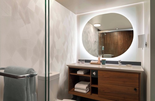 Waikiki Hotel | The Laylow Waikiki, Autograph Collection