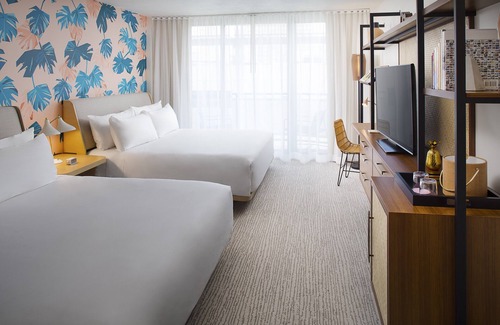 Waikiki Hotel | The Laylow Waikiki, Autograph Collection