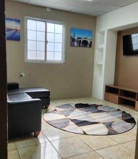 St. Helena Apartamento | The Layover - 6 Mins from the Airport, Equipped for Long Stays