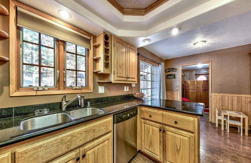 Montgomery Estates Cabaña | The Lazy Bear's Den-guests love the backyard, family room and location!