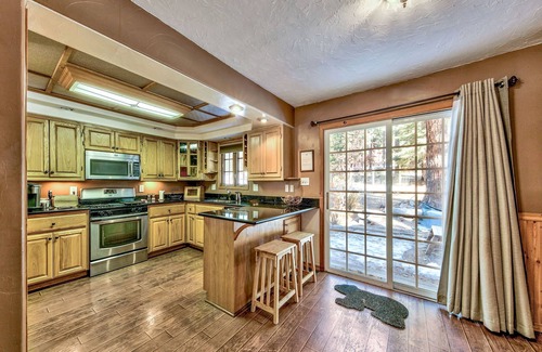 Montgomery Estates Cabaña | The Lazy Bear's Den-guests love the backyard, family room and location!