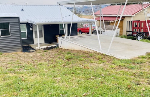 Rutledge Cabaña | The Lazy Lure 3 bedroom with lake views