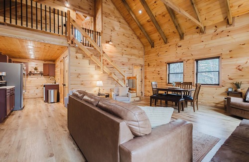 Saint Helens Cabina | The Lazy Maple in RRG - Fire pit/ hot tub/ arcade/wifi