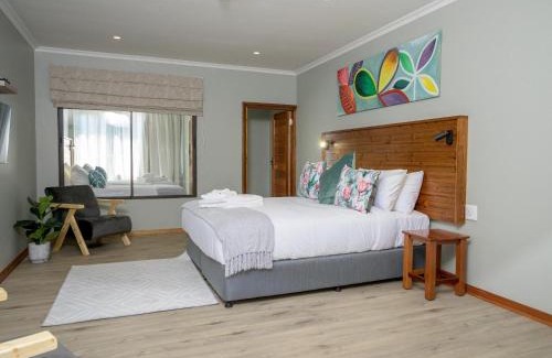 Ezembeni Cama Y Desayuno | The Lazy Moose Restaurant and Lodge