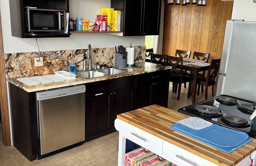 Windflower Point Cabina | The LCpl Faver lake house sleeps 8 with a private beach and boat ramp