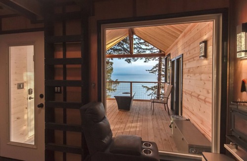 Seward Cabina | The Ledge at Granite Point