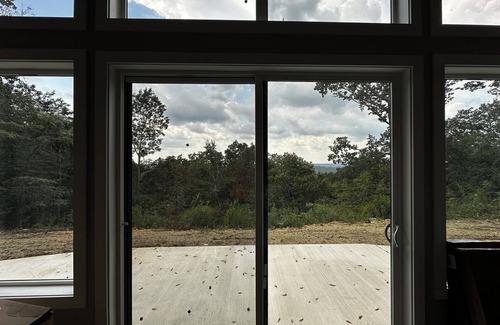 Fort Payne Cabina | The Ledge on Lookout! 2 Bedroom brow cabin with private hot tub and a view!