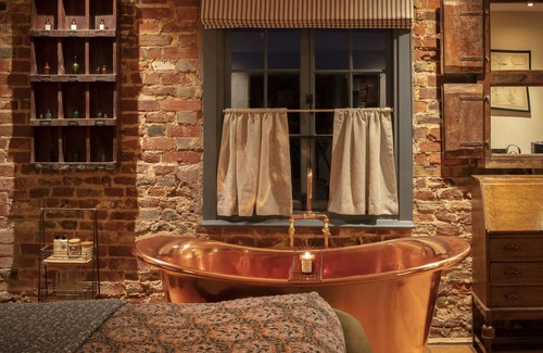 Chiddingstone Hoath Hotel | The Leicester Arms Country Inn