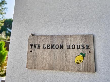 Spata-Artemida Complejo | The lemon house