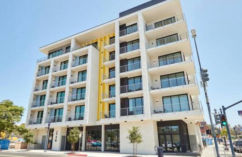 East Village Apartamento | The Leo - Deluxe 3 Bedroom Stay