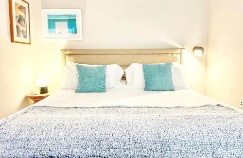 East Village Apartamento | The Leo - One Bedroom Apartment W Private Balcony
