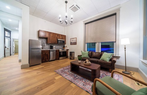 Sedalia Apartamento | The Library - Luxury 2-Bedroom Apartment in Downtown Sedalia