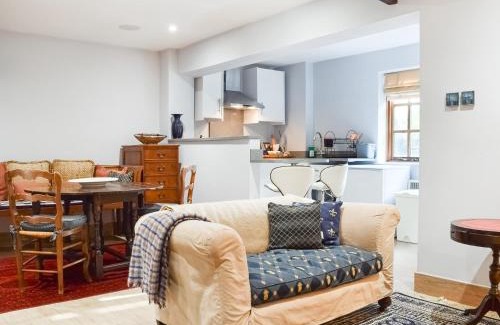 Wooburn Moor Casa | The Library Suite