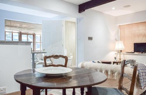Wooburn Moor Casa | The Library Suite