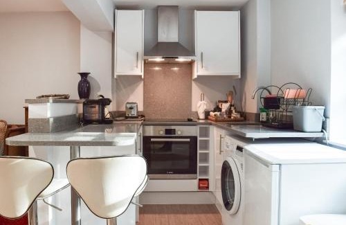 Wooburn Moor Casa | The Library Suite