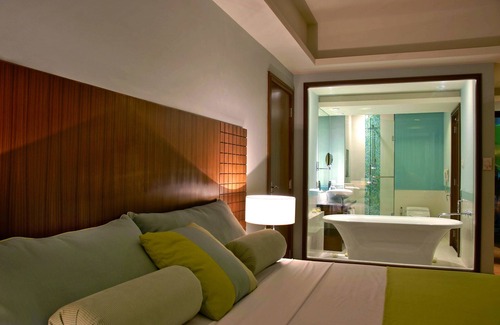 Olongapo Hotel | The Lighthouse Marina Resort