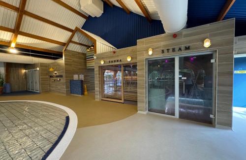 South Cerney Casa | The Lighthouse, Pet friendly lodge on Hoburne Cotswold Holiday Park