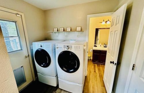Yosemite Lakes Casa | The Lighthouse Pet Friendly Hot Tub BBQ Sleeps 11