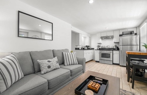 Historic Hyde Park North Apartamento | The Lil Hyde Out Cute Hyde Park Apt