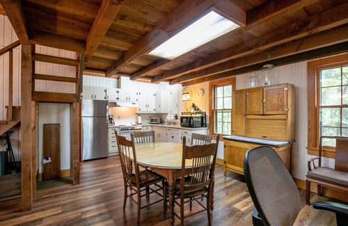 Rolling Wood Casa | The Lil' Sipp, 2BR Cabin by Velvet Ditch Villas