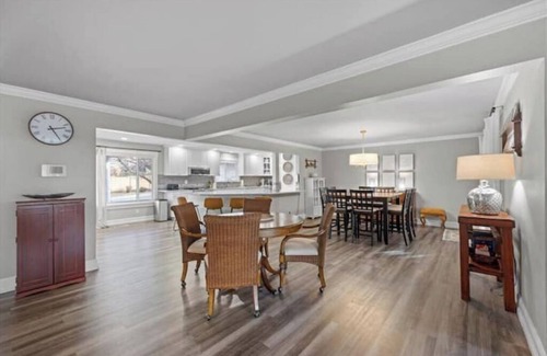 College Place Casa | The Lilac Suite - Private Outdoor Deck, Newly Renovated, 3 miles to downtown WW